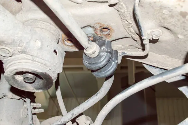 स्वे बार बुशिंग लक्षणे आणि निदान 2025 - लहान आवाज मोठ्या समस्यांमध्ये बदलू देऊ नका