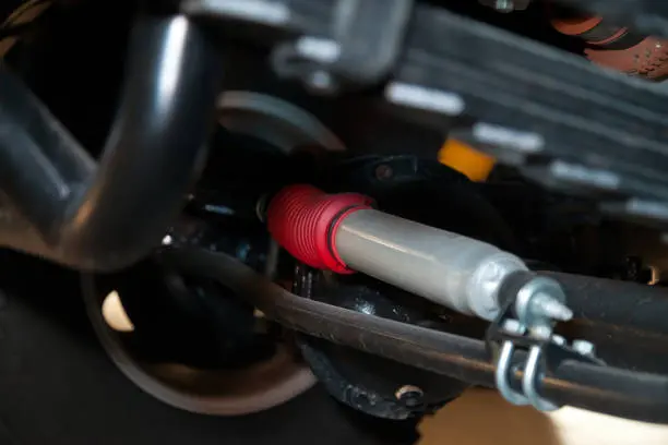 तुम्ही बुशिंग्स बदलले… मग क्लंक का? 5 इंस्टॉलेशन चुका जवळपास