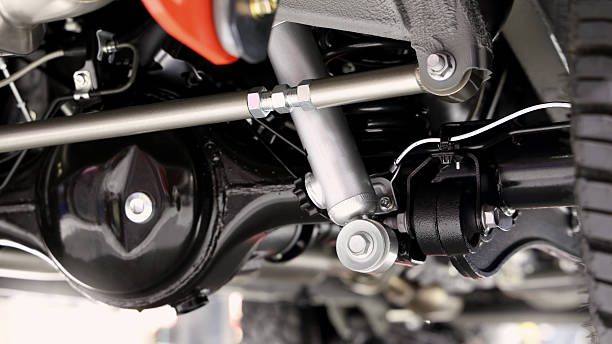 माझ्या कारच्या कंट्रोल आर्म बुशिंगमध्ये समस्या असल्यास मी कसे सांगू शकतो?